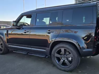 710782108_1400758148527827_1224491732871476126_n -  - LAND ROVER DEFENDER 110 D200 SE AWD AUTO. 07/2023 1° EIGENAAR 38000 KM